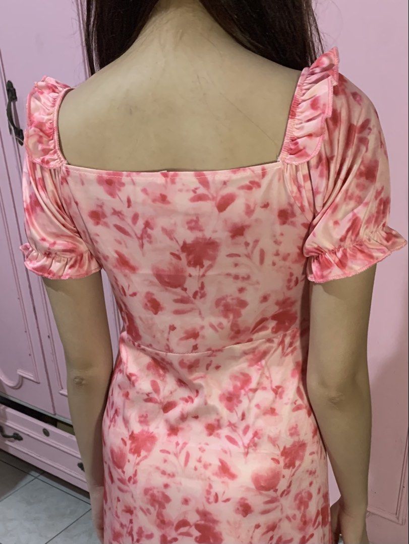 Pink Floral Maxi Dress (Category: Dresses) located in Manila. Submitted by prel0vedbywana (Listing ID 1461933195, Image 2). Description: Medium, model height 5'5 Cotton fabric, comfy RFS: Decluttering Loc: QC/BUL.