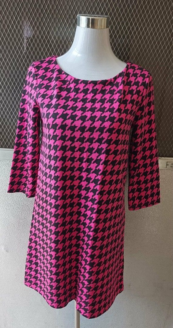 Pink Houndstooth 3/4 Sleeve Mini Dress (Category: Dresses) located in Cebu City. Submitted by violacloset (Listing ID 1461805808, Image 1). Description: Measurements: length: 33 in bust: 18 in waist : 19 1/2 arm length: 18 in.