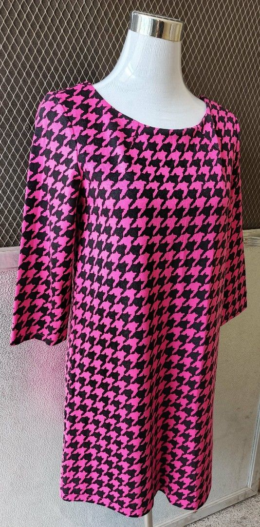 Pink Houndstooth 3/4 Sleeve Mini Dress (Category: Dresses) located in Cebu City. Submitted by violacloset (Listing ID 1461805808, Image 2). Description: Measurements: length: 33 in bust: 18 in waist : 19 1/2 arm length: 18 in.
