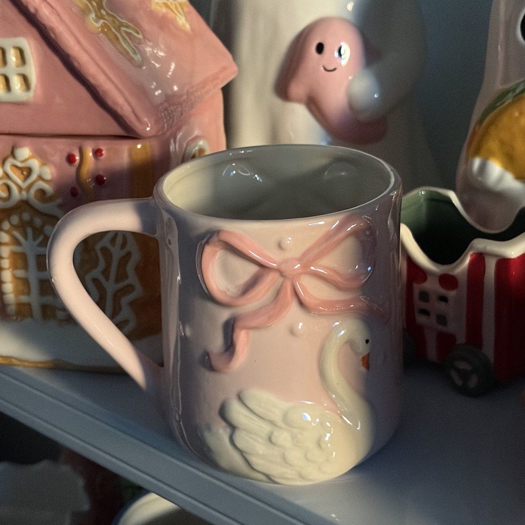 Pink Swan & Bow Mug (Category: Coffee & Tea Tableware) located in Manila. Submitted by itsandrea (Listing ID 1461929894, Image 1). Description: so pretty!! ✨🌷🦩🩰.