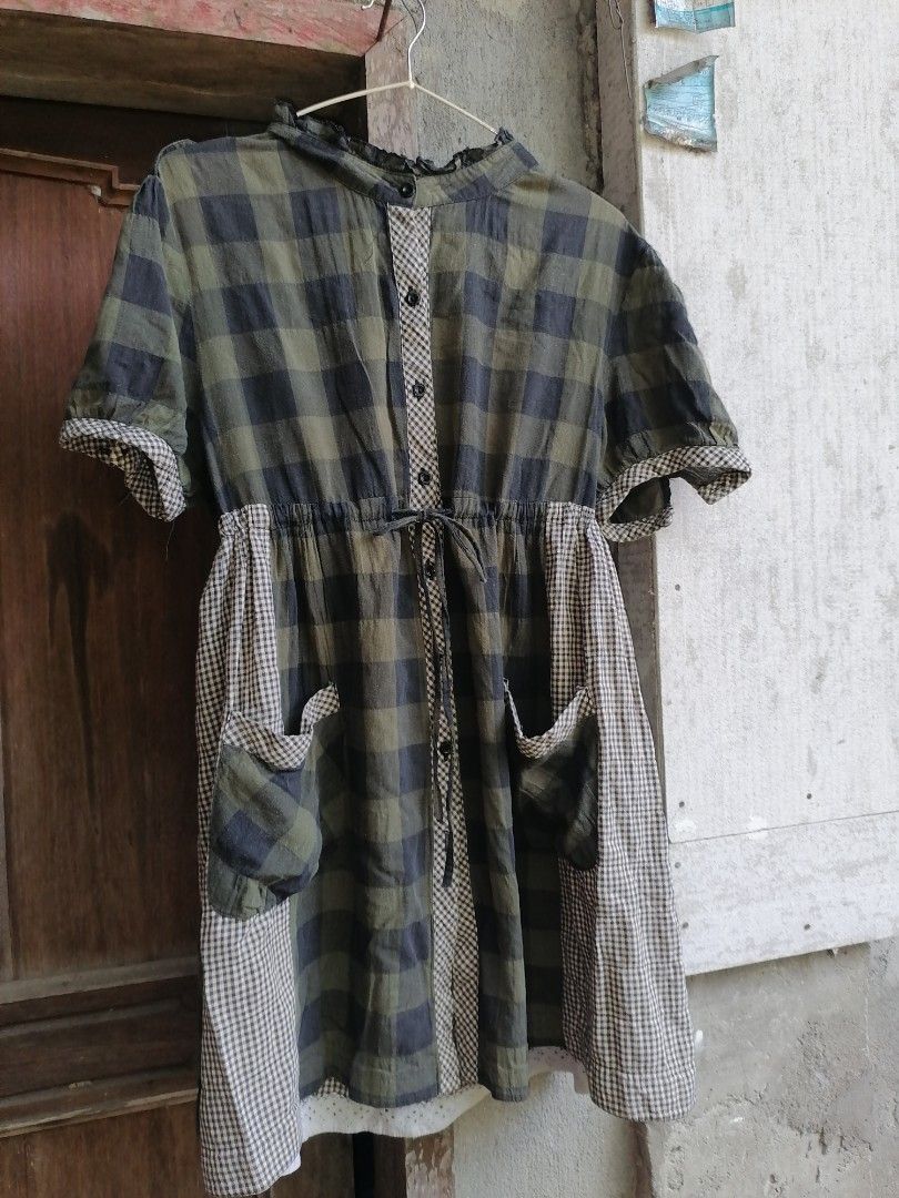 Plaid Checkered Polo Blouse Grunge (Category: Others Tops) located in Agoo. Submitted by nightingail (Listing ID 1461838948, Image 2). Description: Plaid Checkered Polo Blouse Grunge.