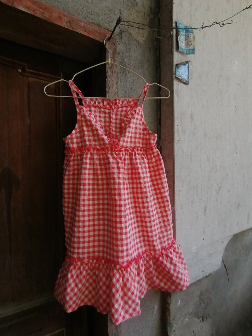 Plaid Gingham Red Coquette Top (Category: Sleeveless) located in Agoo. Submitted by nightingail (Listing ID 1461844086, Image 1). Description: - negotiable - color may vary due to lighting - manage your expectations, all items are with brand new, preloved or thrifted - no rush shipping - no refund/cancelation.