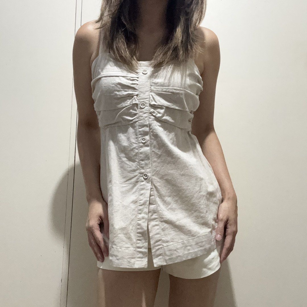 Plains and Prints Linen Sleeveless Top (Category: Sleeveless) located in Cainta. Submitted by nicnicbg (Listing ID 1461944620, Image 2). Description: .