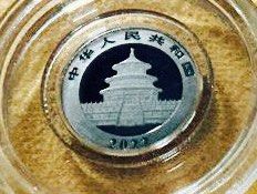 Platinum coin 1 gram (Category: Currency) located in Del Monte. Submitted by bernapi63 (Listing ID 1450245922, Image 2). Description: Platinum Coin 1 gram in capsule 999 fineness 2022/ 2 Pandas in platinum coin Brand new .
