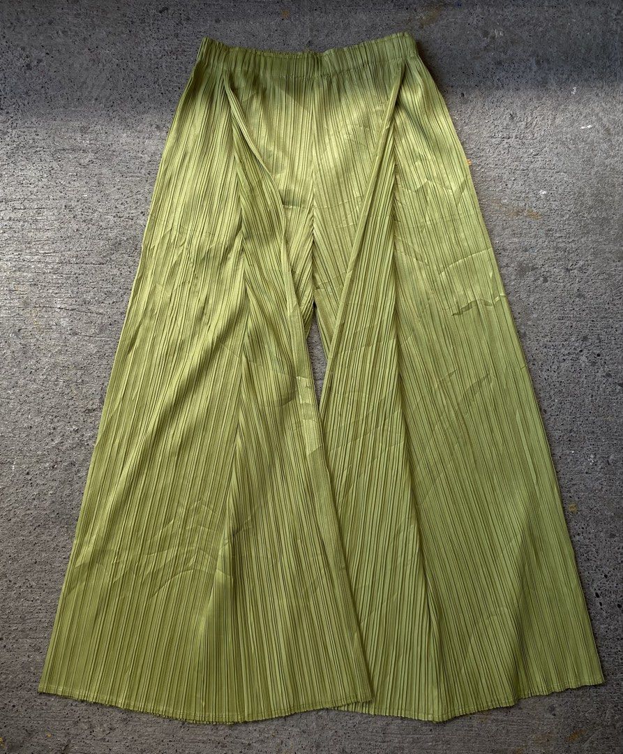 Pleats Please by Issey Miyake (Category: Other Bottoms) located in Kalibo. Submitted by bryaninosa20819 (Listing ID 1461822016, Image 3). Description: Pleats Please by Issey Miyake Dimes : 26-38x36 (Free Size) Excellent Condition Color Rate 10 Brand New Condition .