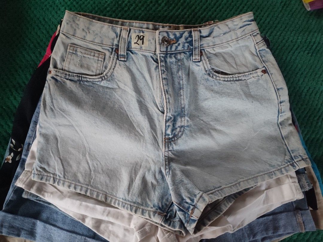 Plus size shorts (Category: Shorts) located in Pagadian. Submitted by shielaso (Listing ID 1461860211, Image 1). Description: 100-150 large to 3XL US Brand.