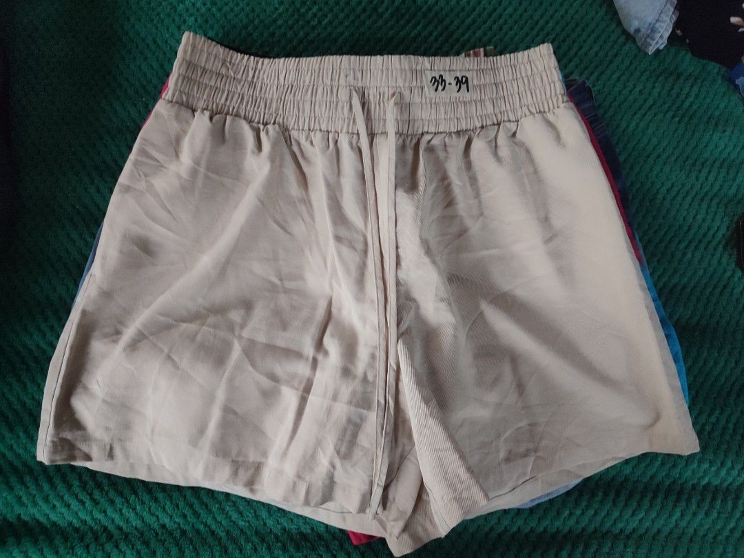 Plus size shorts (Category: Shorts) located in Pagadian. Submitted by shielaso (Listing ID 1461860211, Image 3). Description: 100-150 large to 3XL US Brand.