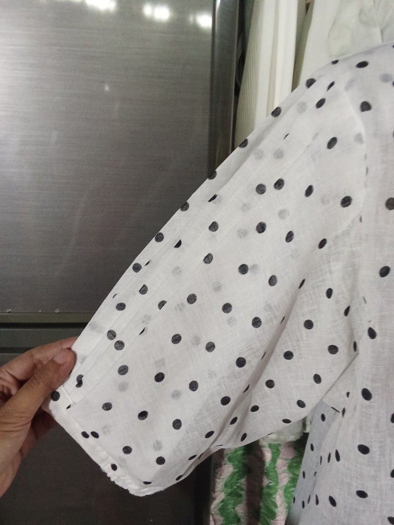 Polca dot polo blouse (Category: Blouses) located in Meycauayan. Submitted by midori021 (Listing ID 1461835228, Image 3). Description: L-XL pleated details sa sleeves.