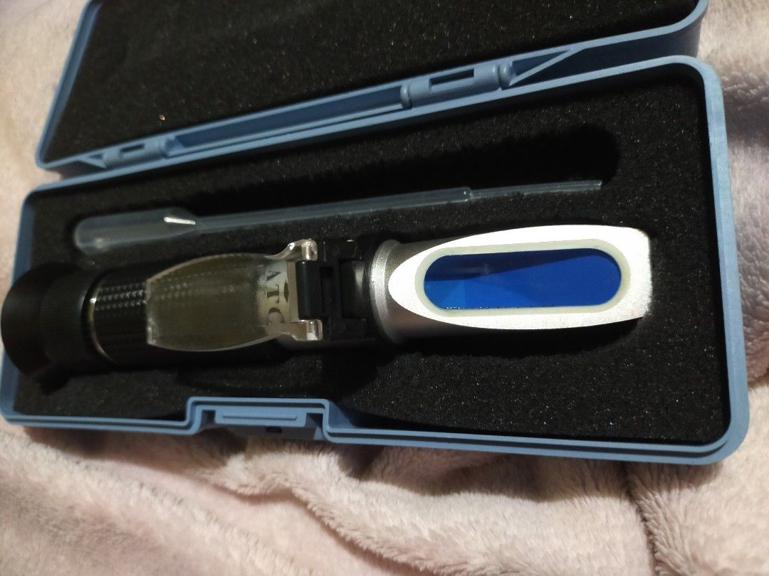 Portable Hand Held Refractometer (Japan) (Category: Announcements) located in Pasay City. Submitted by 22aileen (Listing ID 1462006410, Image 2). Description: japan Portable Salt Meter 0-28%* > Pang test ng alat - toyo, bagoong, aquarium > Complete set w/ box, dropper, manual.