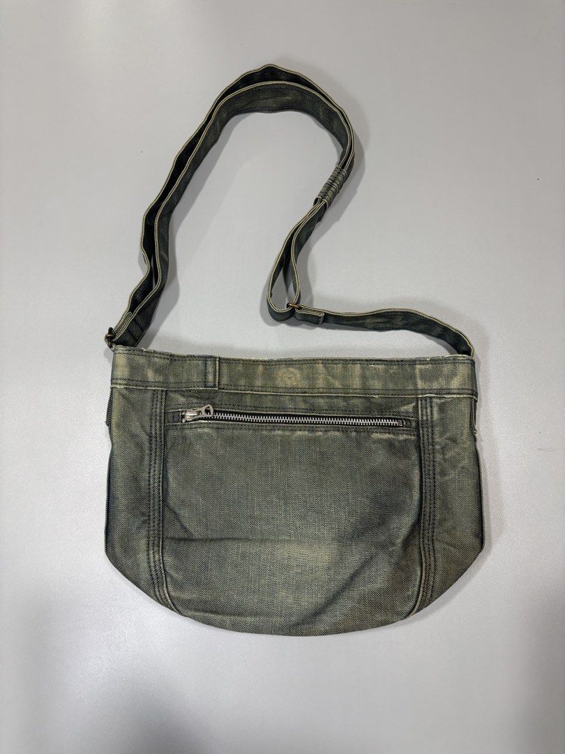 Porter Yoshida & Co. Denim Messenger Bag (Category: Sling Bags) located in Cotabato. Submitted by alhusssn (Listing ID 1462000139, Image 2). Description: vintage Porter Yoshida & Co. denim messenger bag washed denim washed.