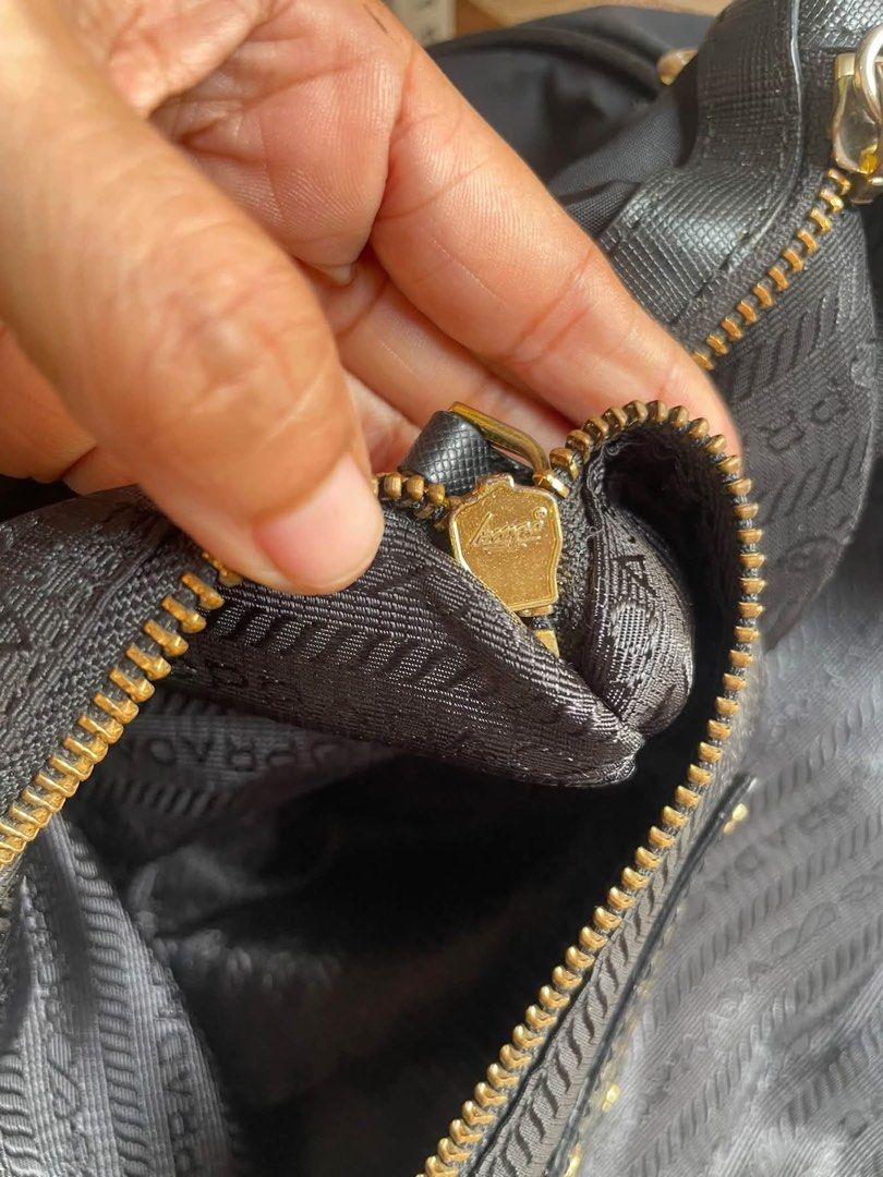 PRADA (Category: Shoulder Bags) located in Manila. Submitted by diskarthrift27 (Listing ID 1461964333, Image 3). Description: AUTHENTIC💯.