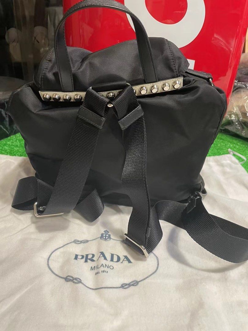 Prada backpack （分類：手袋及銀包）位於 Hong Kong。 由 tf.shops 提交（商品編號 1461869560，圖片 3）。簡介： 全新正品 原價$3xxxx guy set。
