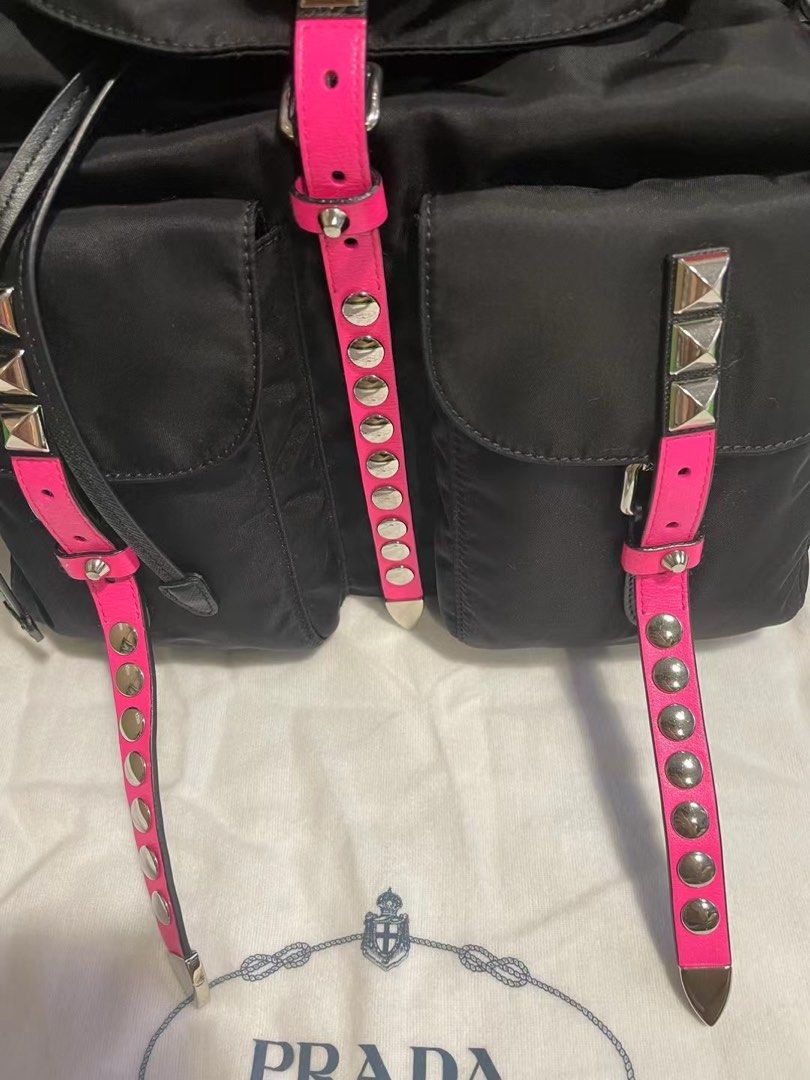 Prada backpack （分類：手袋及銀包）位於 Hong Kong。 由 tf.shops 提交（商品編號 1461869560，圖片 2）。簡介： 全新正品 原價$3xxxx guy set。