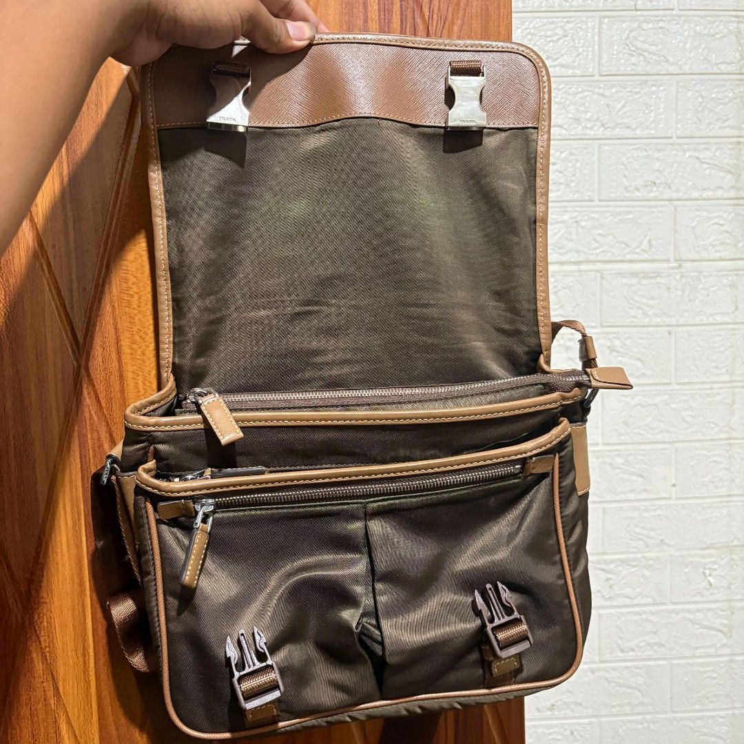Prada messenger bag (Category: Luxury Bags & Wallets) located in Carmen. Submitted by aquarius.00 (Listing ID 1461951954, Image 3). Description: missing white tag lampo zip excellent.