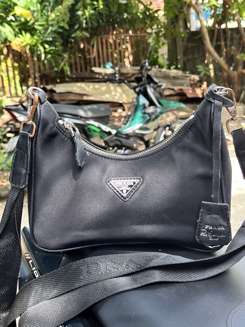 Prada re edition (Category: Cross-body Bags) located in Cagayan de Oro. Submitted by allaboutukayukaybagscdo (Listing ID 1461917126, Image 2). Description: .
