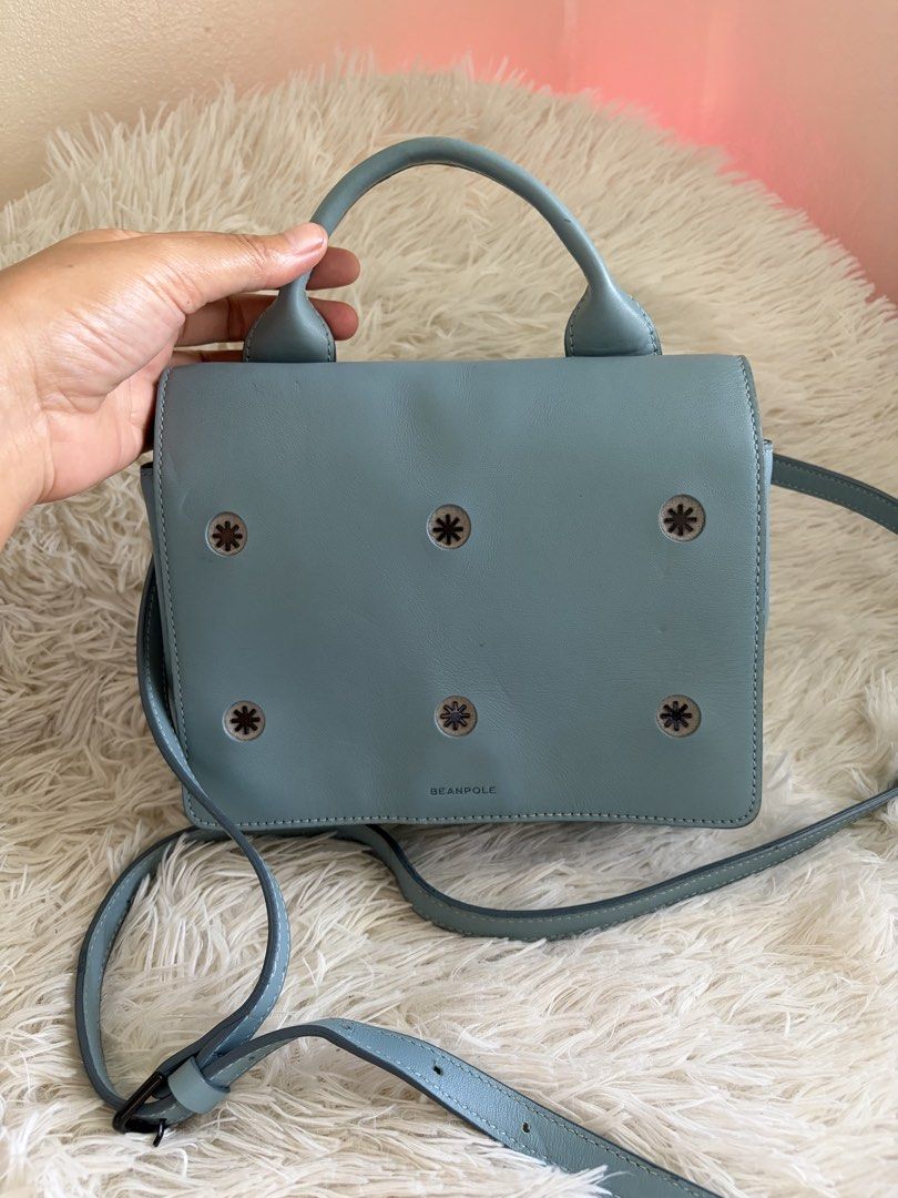 Preloved Beanpole Crossbody bag (Category: Cross-body Bags) located in General Mariano Alvarez. Submitted by maxiscollections (Listing ID 1461949173, Image 2). Description: Preloved Beanpole Crossbody bag Small size Leather .