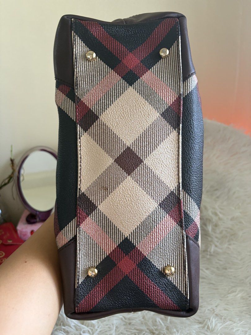 Preloved Daks London Tote bag (Category: Tote Bags) located in General Mariano Alvarez. Submitted by maxiscollections (Listing ID 1461951694, Image 3). Description: Preloved Daks London Tote bag Medium size Leather.