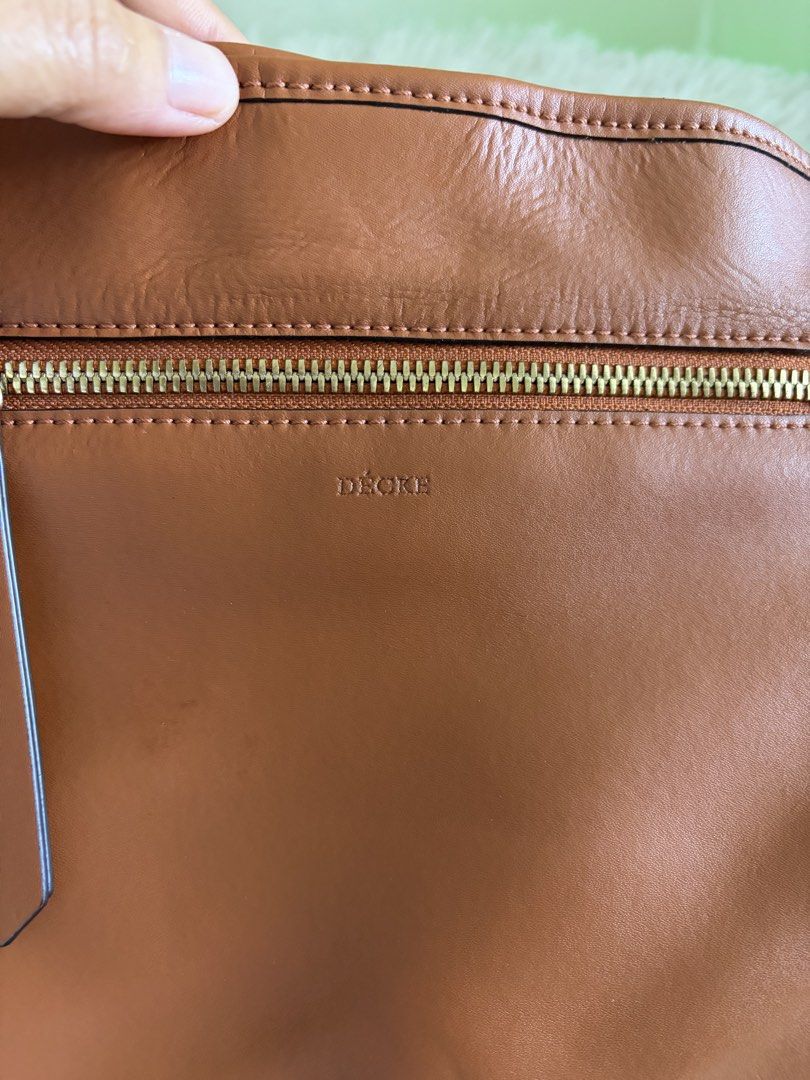 Preloved Decke Crossbody bag (Category: Cross-body Bags) located in General Mariano Alvarez. Submitted by maxiscollections (Listing ID 1461953815, Image 3). Description: Preloved Decke Crossbody bag Fabric and leather type Medium size.