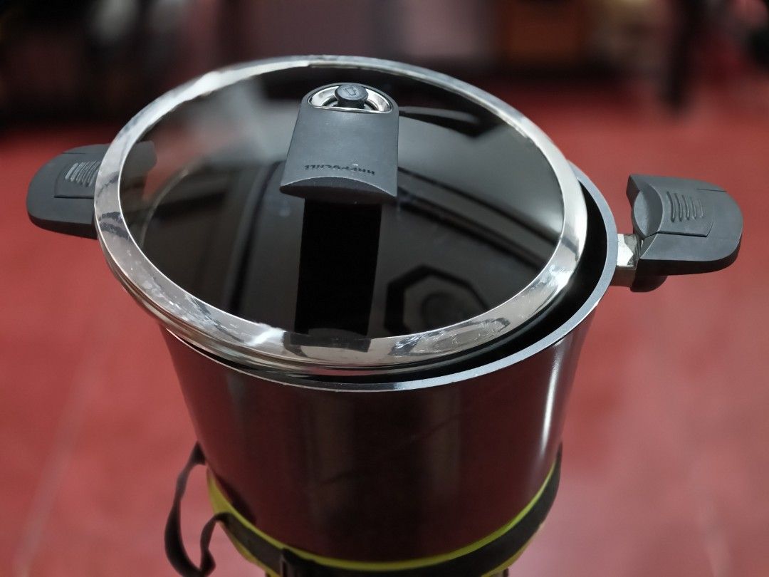 Pre-loved Happycall IH Vacuum Pot (Category: Cookware & Accessories) located in Imus. Submitted by snapandsketch (Listing ID 1461837898, Image 2). Description: Diameter : 28 cm Capacity : 9 Liters One touch vacuum controlled valve Induction-ready. Compatible with gas and electric heat sources too. Reason for selling : Relocation.