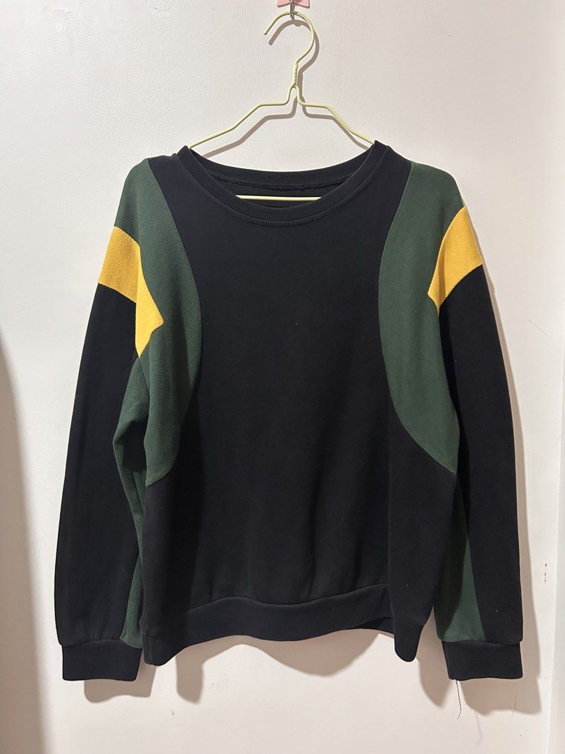 PRE-lOVED KNITTED CARDIGANS (Category: Coats, Jackets and Outerwear) located in Bambang. Submitted by luviess_ (Listing ID 1461863313, Image 3). Description: 150 Each.