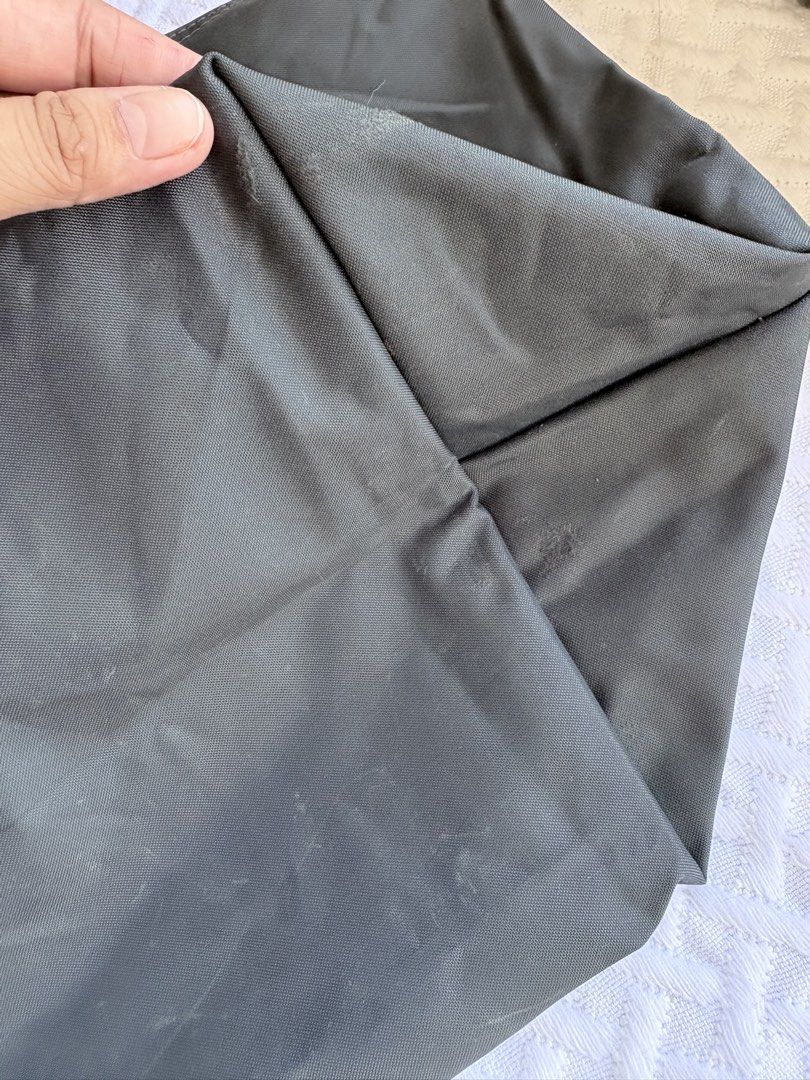 Preloved longchamp large long handle graphite (Category: Tote Bags) located in Bacolod City. Submitted by poppylouri.ph (Listing ID 1461945600, Image 3). Description: Original preloved LC. No rubs, no bubbles just a minimal sign of use. Overall perfect pa for everyday use. SF c/o buyer. NO COD. .