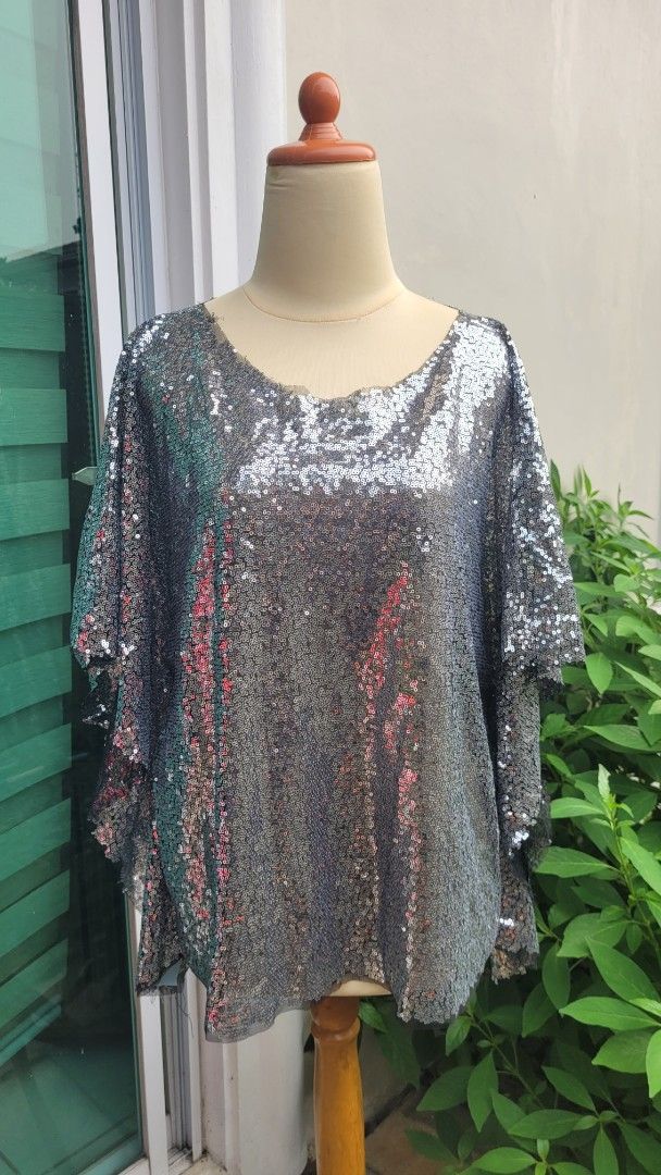 Pretty Sparkly Sequin Party Top (Category: Blouses) located in Muntinlupa City. Submitted by havilahph (Listing ID 1461858774, Image 1). Description: The shimmering silver sequins make this top a fantastic choice for parties! For younger ones, I think this would go great with denim shorts and boots. For older ones, a classic pair of trousers or an A-line skirt is nice! .