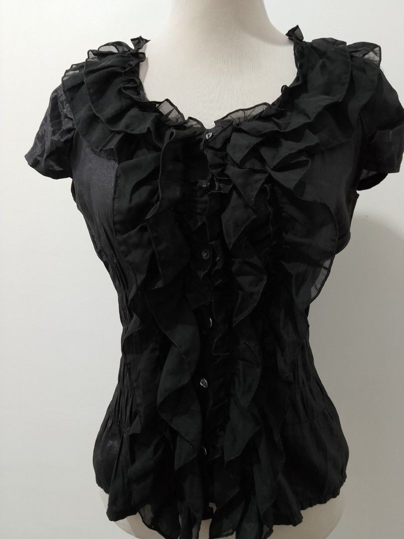 Protagonist ruffled top (Category: Blouses) located in Cotabato. Submitted by winonasallure (Listing ID 1461889477, Image 2). Description: size: semi med - med.