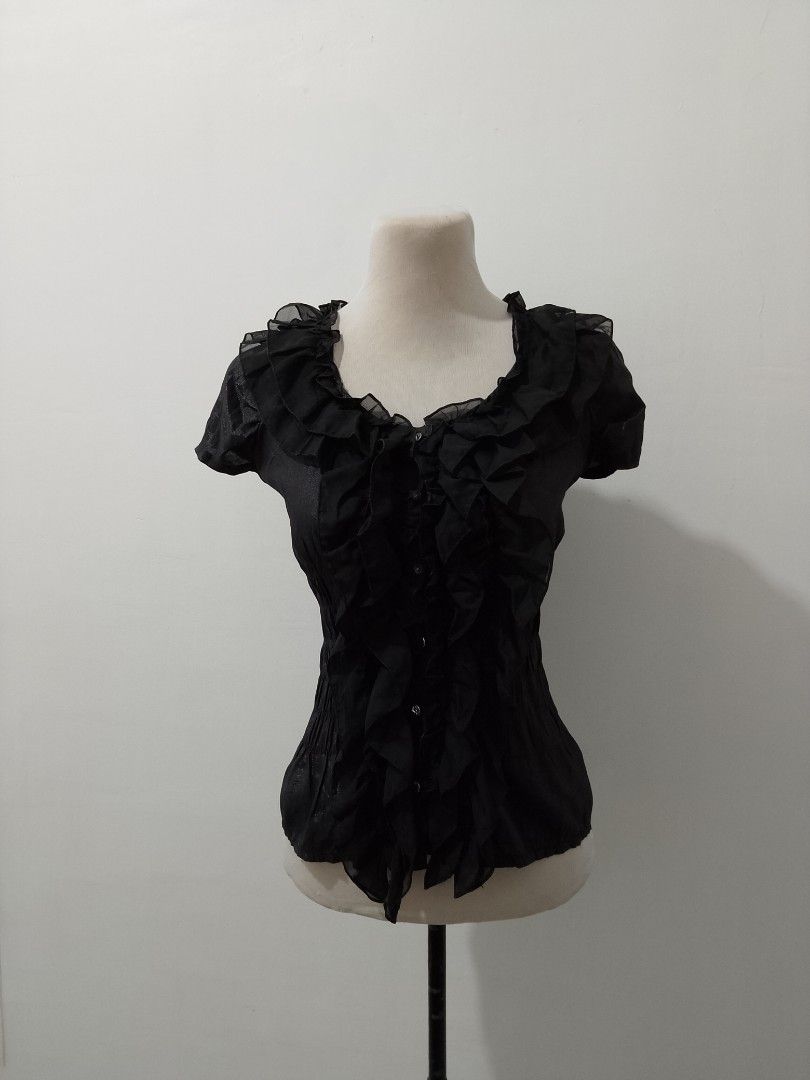 Protagonist ruffled top (Category: Blouses) located in Cotabato. Submitted by winonasallure (Listing ID 1461889477, Image 1). Description: size: semi med - med.