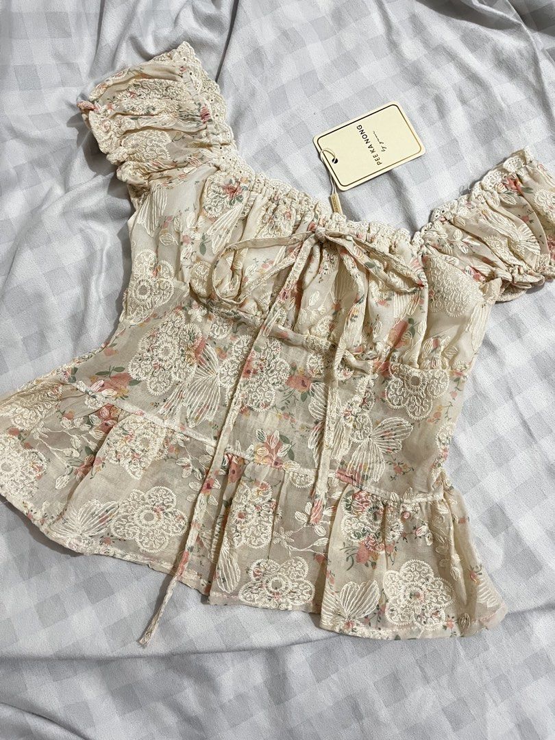 Puff Sleeve Lace Floral Top (Category: Dresses) located in Valenzuela. Submitted by mrythings (Listing ID 1462010876, Image 2). Description: - Sweet floral top - Brand-new. Bought from BKK Pasabuy - RFS: Declutter..