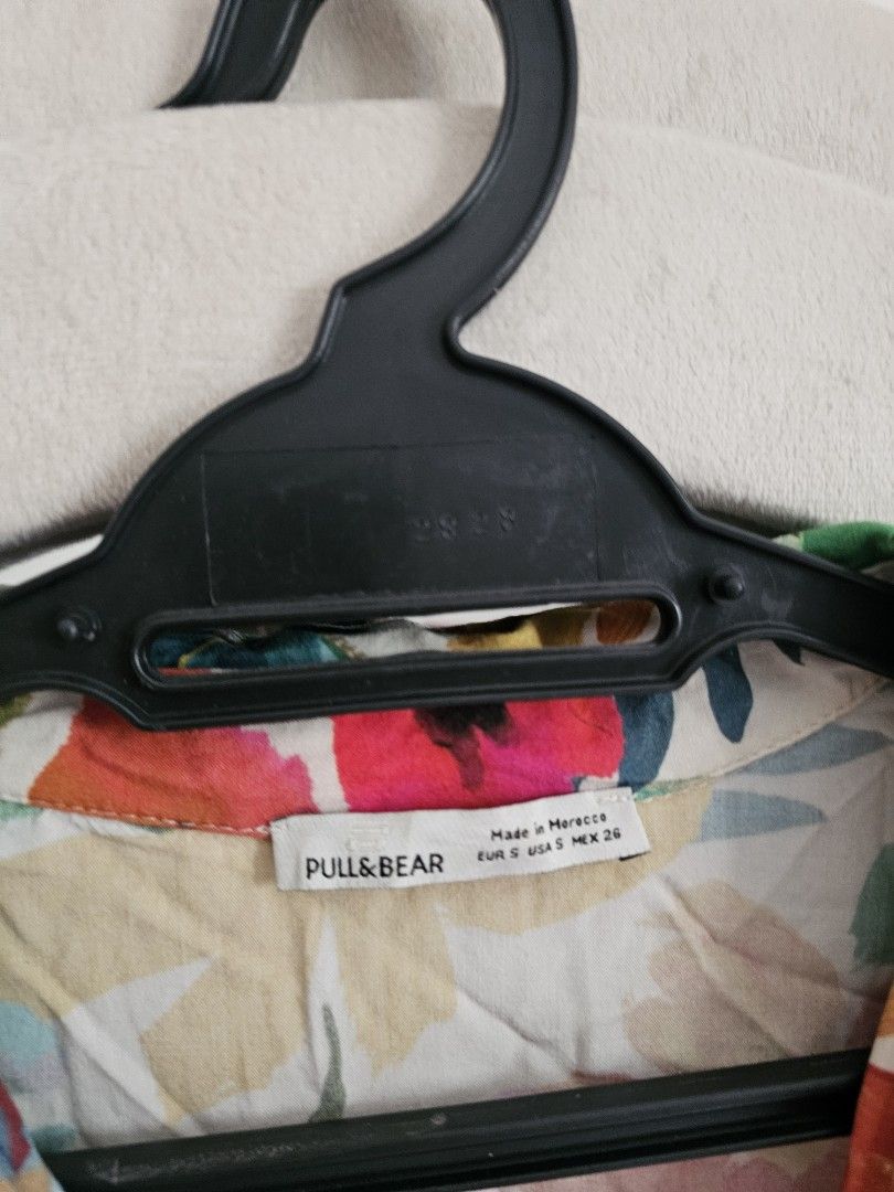 Pull bear (Category: Blouses) located in Kuala Lumpur. Submitted by hellopreloved80 (Listing ID 1461874843, Image 2). Description: .