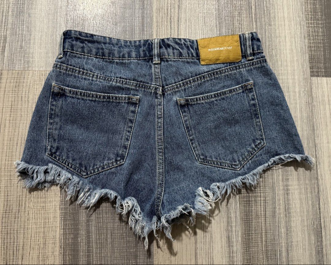 Pull&bear Denim Shorts (Category: Shorts) located in Orani. Submitted by iveecrz (Listing ID 1461834623, Image 2). Description: Size 27inch.