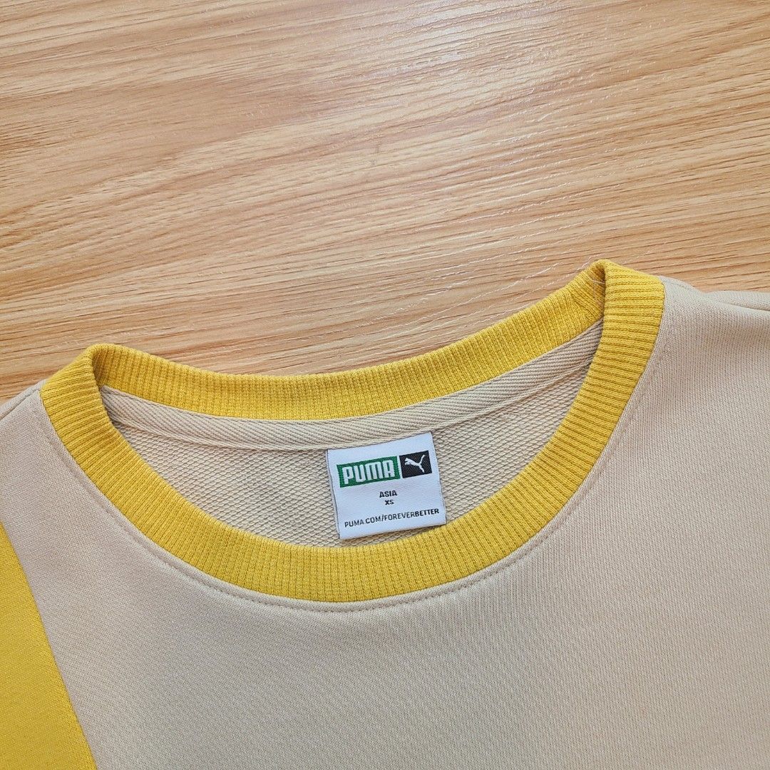 PUMA Mix Badge Long Crew Sweater (Category: Coats, Jackets and Outerwear) located in Quezon City. Submitted by mofinds.ph (Listing ID 1461830092, Image 3). Description: Size: XS Dimes: 21x26 Condition: Excellent/Great condition MOP: BPI DELIVER: LALAMOVE OR J&T MEETUP/PICKUP: Victoria Tower D, Mother Ignacia Ave., Brgy. Paligsahan, Diliman, Quezon City.