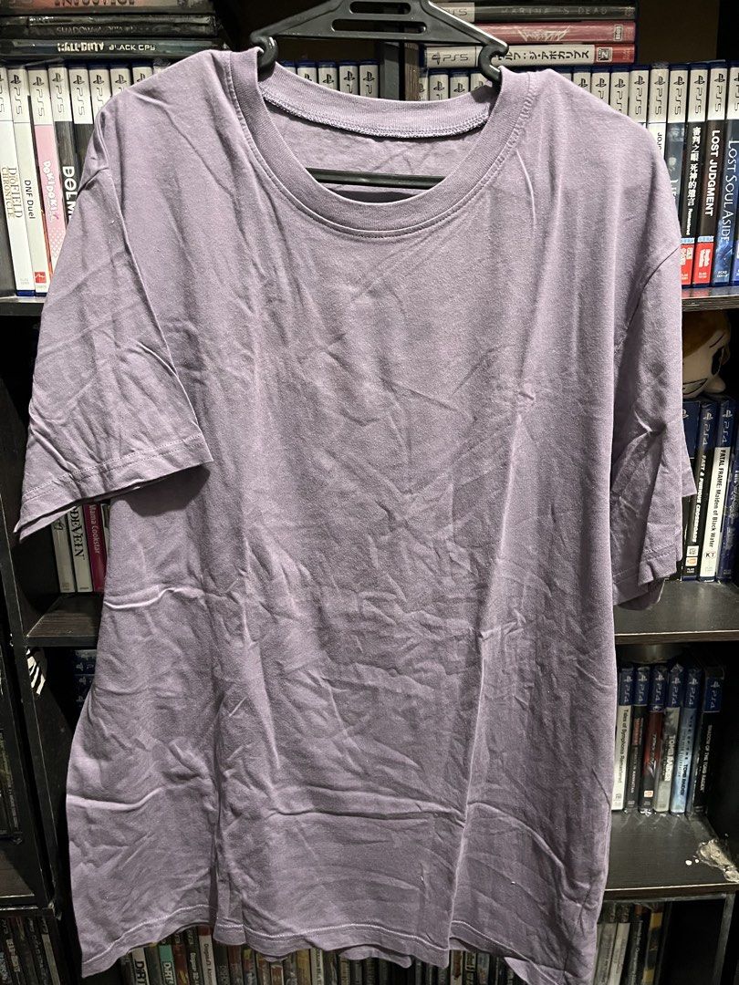 GU Purple T-shirt (Category: Tshirts & Polo Shirts ) located in San Pablo. Submitted by crazyr17 (Listing ID 1461941396, Image 1). Description: - Classic purple t-shirt - Soft and comfortable fabric - Relaxed fit for easy wear - Perfect for everyday outfits - Versatile and easy to pair with anything.