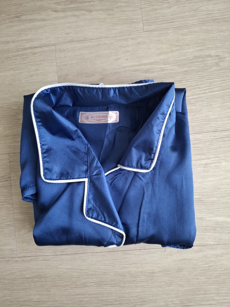 Pyjamas (Category: New Undergarments & Loungewear) located in Singapore. Submitted by oliveoliveiro (Listing ID 1461810380, Image 4). Description: XL but suitable for S as the size is running small.
