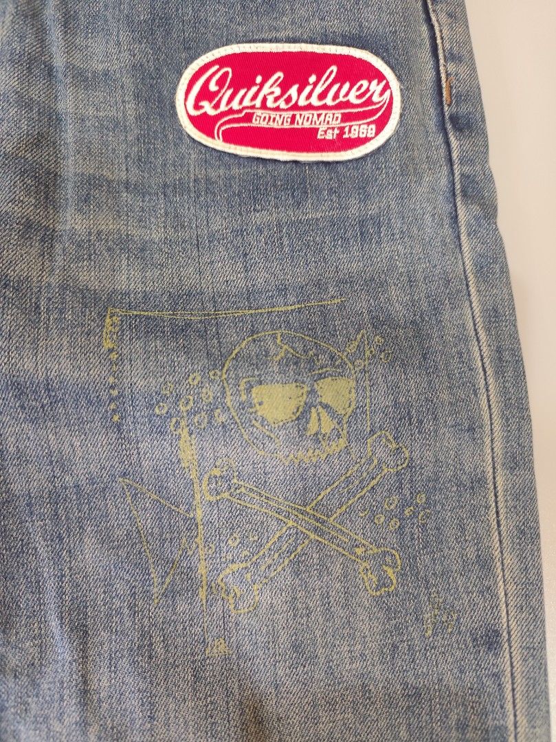 QUICKSILVER DISTRESSED DENIM (Category: Jeans) located in Caloocan City. Submitted by triftbyzion (Listing ID 1458391129, Image 3). Description: QUICKSILVER DISTRESSED DENIM IN GOOD CONDITION SIZE W 30 L 37 NAPAKA GANDA SA PERSONAL.