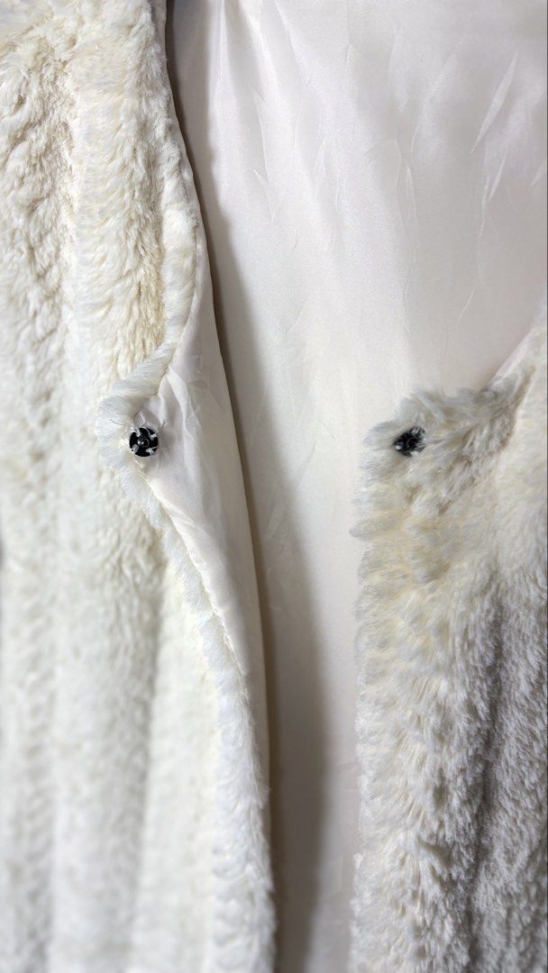 Radarista Fur Vest with Button Closure (Category: Coats, Jackets and Outerwear) located in Bacoor. Submitted by calvinmanzano13 (Listing ID 1461892145, Image 2). Description: - L = 25.5” | W = 23” - Super soft cream faux fur vest - Lined with satin - Two button closures at the front - Ideal for layering in cooler weather - Adds warmth and chic style to any outfit Notes: ☑️ Hand washed ☑️ Polished ☑️ Steam ironed.