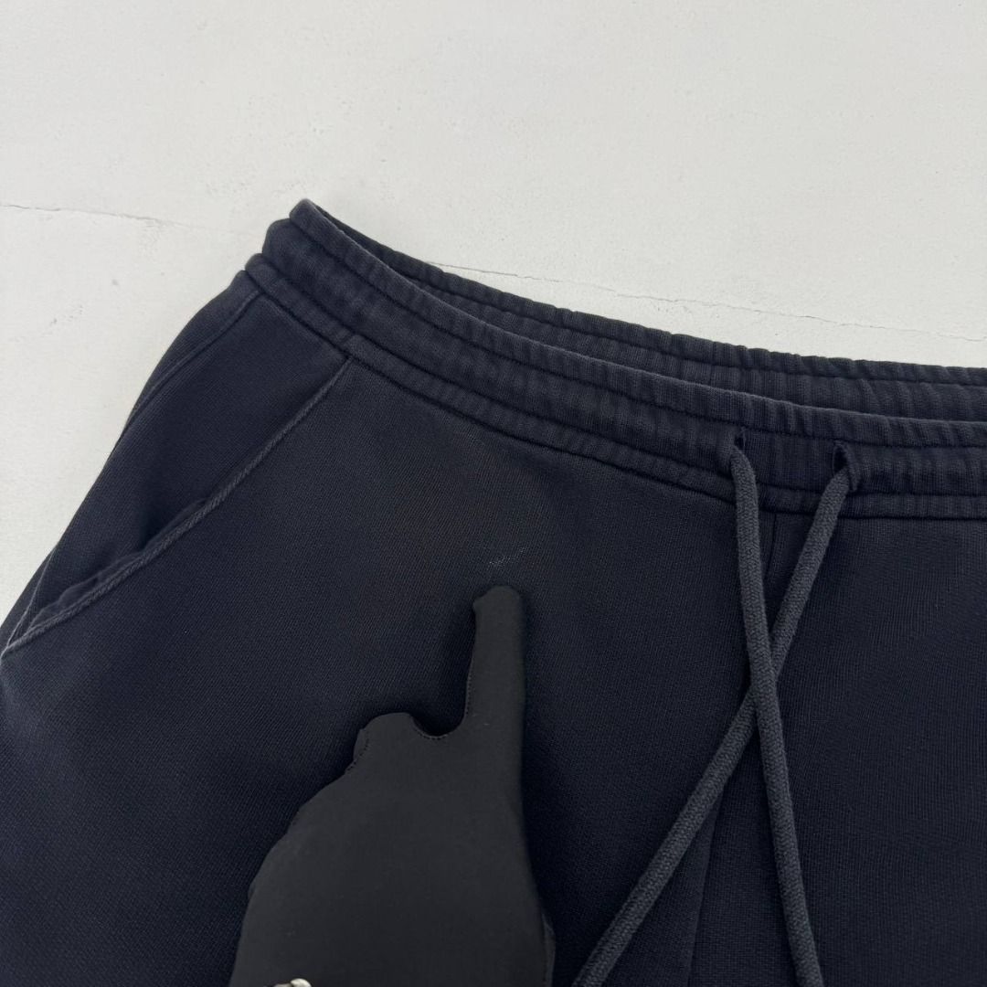 Raf Simons Drylands SS17 Sweatshorts (Category: Luxury Apparel) located in Quezon City. Submitted by johnpaulperezzz (Listing ID 1461896961, Image 2). Description: NAME: Raf Simons Drylands SS17 Sweatshorts COLOR: Black SIZE: Large FIT: 36 Dimension: Waist: 17-20 Inseam: 10 Front Rise: 11 Thigh: 12 Knee: Leg Opening: 10 9 CONDITION: 8.5/10 ISSUE: -crack print at the logo PRICE: 5k .