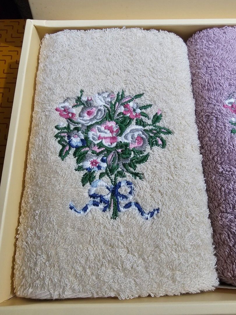 SALE❗RALPH LAUREN Face Towel - Pink (Category: Bedding & Towels) located in Quezon City. Submitted by senyoramaria (Listing ID 1461906666, Image 3). Description: RALPH LAUREN Face Towel 2 pcs Peach and Pink 12.75 x 12.75 inches Php650❗.