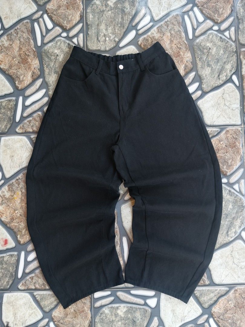 random baggy barrel denim pants (Category: Jeans) located in Baggao. Submitted by thriftislife123 (Listing ID 1461935701, Image 2). Description: w:freewaist l:41 hem:11 issue:none off/legit pm for more details.