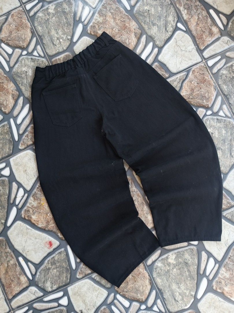random baggy barrel denim pants (Category: Jeans) located in Baggao. Submitted by thriftislife123 (Listing ID 1461935701, Image 3). Description: w:freewaist l:41 hem:11 issue:none off/legit pm for more details.