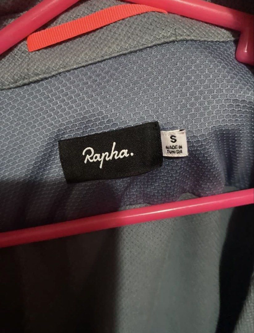 Rapha Long Sleeve Button Up Shirt Size S (Category: Tshirts & Polo Shirts ) located in Tanauan. Submitted by rie098 (Listing ID 1461911676, Image 3). Description: - Rapha long sleeve shirt - Button-up front - Small textured pattern throughout - Ideal for casual wear or layering - Tagged size S.