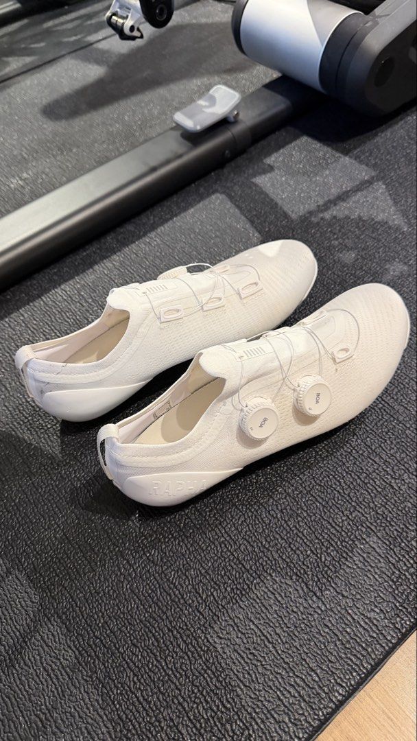Rapha Pro Team Powerweave Road Shoes (Category: Bicycles) located in Quezon City. Submitted by billie.alpha (Listing ID 1461837476, Image 1). Description: - Rapha Pro Team Powerweave Road shoes - Color: White - Size: 41 EU / 26.3cm - Type: Road bike shoes - Closure: Dual BOA dials for a secure and precise fit - Condition: Used2x, with minor scuffs on the soles from normal use - Includes: Cleats attached - Too big on me :(.