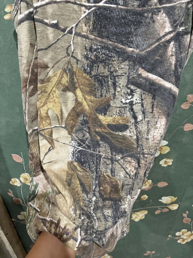 RealTree Tank Top (Category: Sleep and Loungewear) located in Sindangan. Submitted by waterbop (Listing ID 1461925005, Image 2). Description: REALTREE TANK TOP 700 + SF 14x25 no issue excellent condition 10/10 color rate loc mindanao.