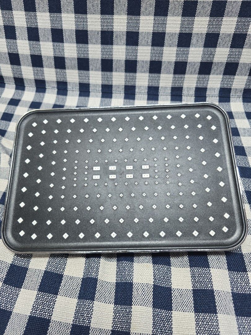 Rectangular rain shower head (Category: Bathroom & Kitchen Fixtures) located in Singapore. Submitted by zeroaquarius (Listing ID 1461832475, Image 2). Description: Rain shower head .