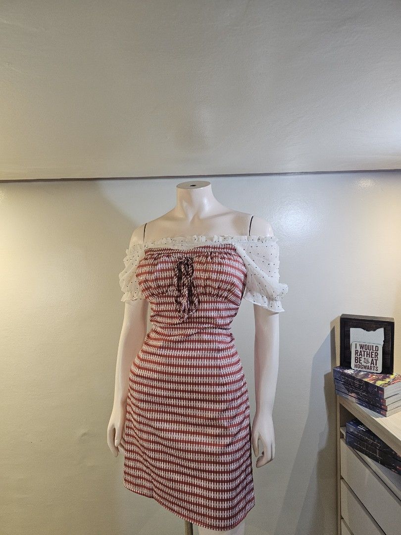 Red and White Gingham Puff Sleeve Dress (Category: Dresses) located in Antipolo. Submitted by ancheska_ (Listing ID 1461801466, Image 2). Description: Medium-Large No Issue 📍Upper Antipolo .