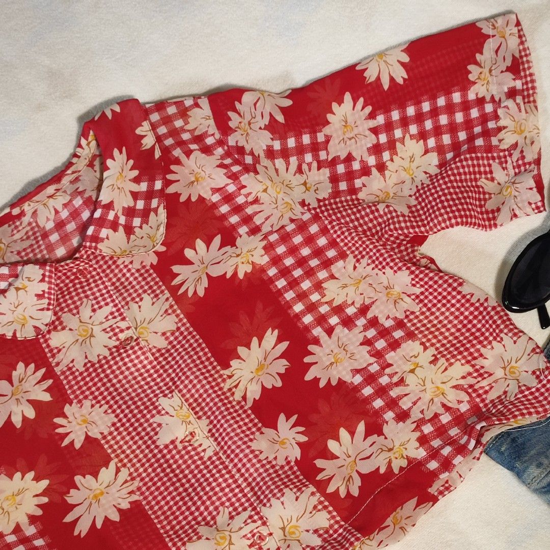 Red Gingham Daisy Print Cropped Shirt (Category: Shirts) located in Antipolo. Submitted by _lovedbychie (Listing ID 1461931555, Image 3). Description: 🌸 Size: S-Semi L 🌸 Bust: 34" - 38" • Length: 15.5" 🌸 MOP: Gcash / Maribank 🌸 MOD: J&T / LBC / Lalamove Message me for more info!.