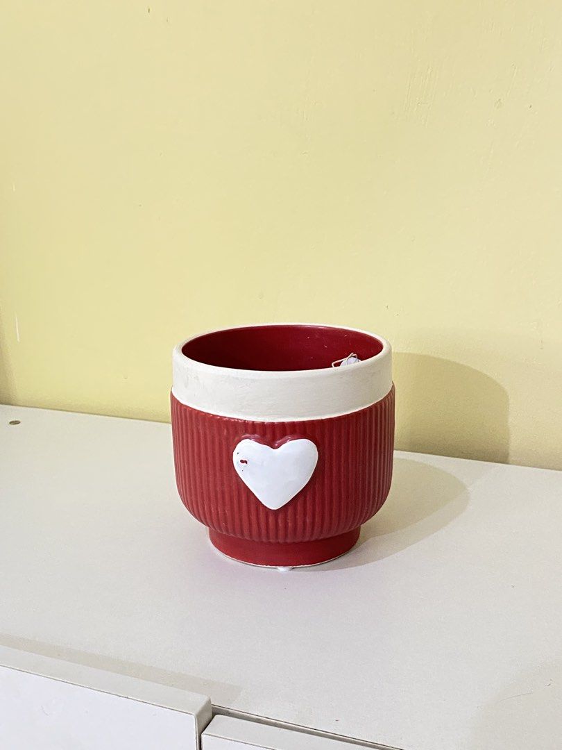 RED PLANTER (Category: Pots & Planters) located in Dasmarinas. Submitted by hannah.oakph (Listing ID 1461829996, Image 2). Description: .
