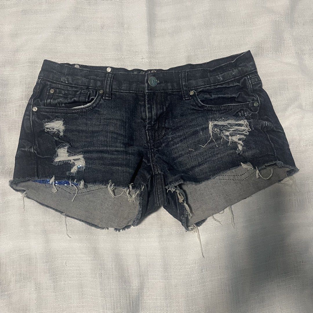 Red Rivet Distressed Denim Shorts W30 (Category: Shorts) located in San Ildefonso. Submitted by rgdeclutters (Listing ID 1462028280, Image 3). Description: W - 30" L - 8".