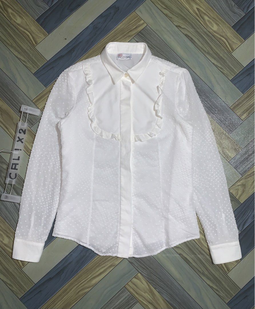 RED VALENTINO BUTTON DOWN LONG-SLEEVE (Category: Longsleeves) located in Kapalong. Submitted by ac_thrift (Listing ID 1461804562, Image 1). Description: RED VALENTINO BUTTON DOWN LONG-SLEEVE Size: 38 Dimes: W17 x L25 Color rate: 10/10 Partially cut 1 part ng washtag nasa pic Condition: Excellent MoP: Gcash Location: Mindanao, Davao del Norte, Kapalong, 8113.