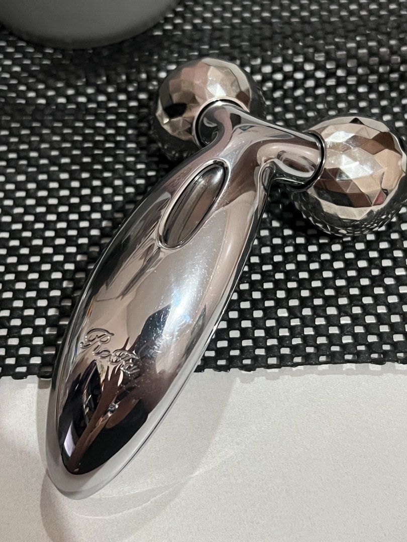 ReFa CARAT Ray Face Roller Made in Japan (Category: Face Care) located in Valenzuela. Submitted by cc_c__cc (Listing ID 1461939405, Image 1). Description: Authentic ReFa CARAT Ray Beauty Roller from Japan (MTG Co., Ltd.) Srp 9-10k php Rfs Decluttering.